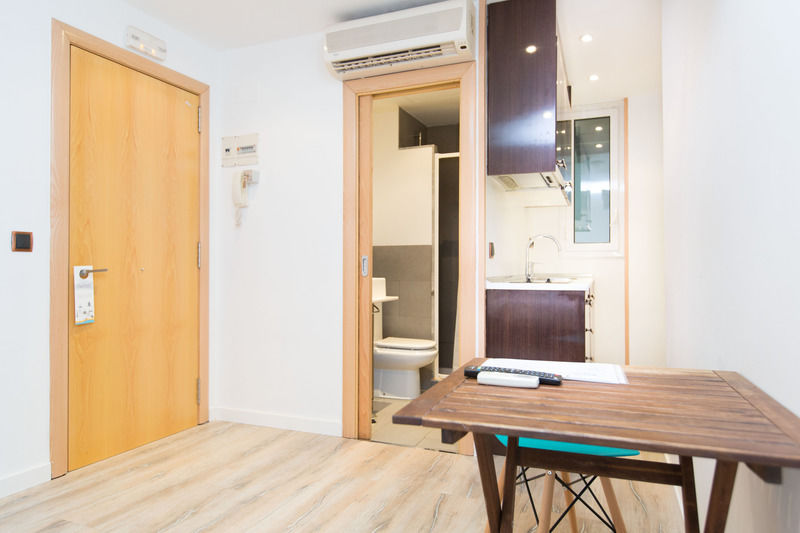 Ainb Las Ramblas-Colon Apartments Barcelona Buitenkant foto