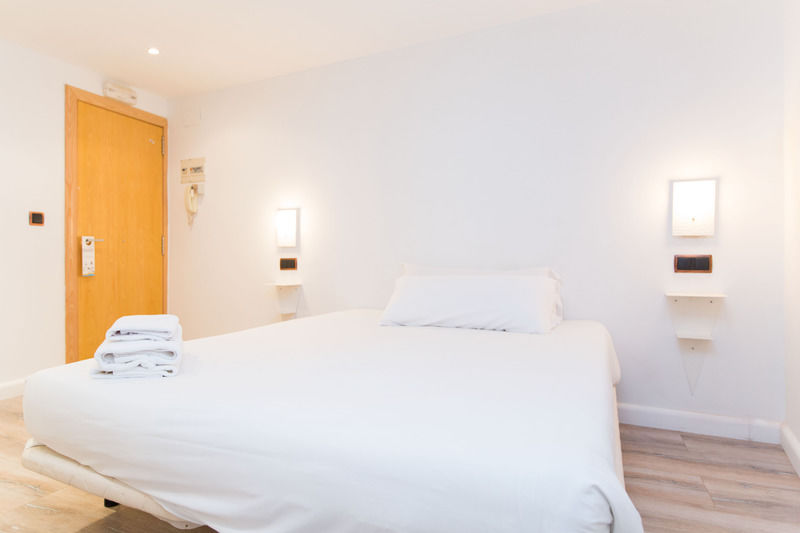 Ainb Las Ramblas-Colon Apartments Barcelona Buitenkant foto
