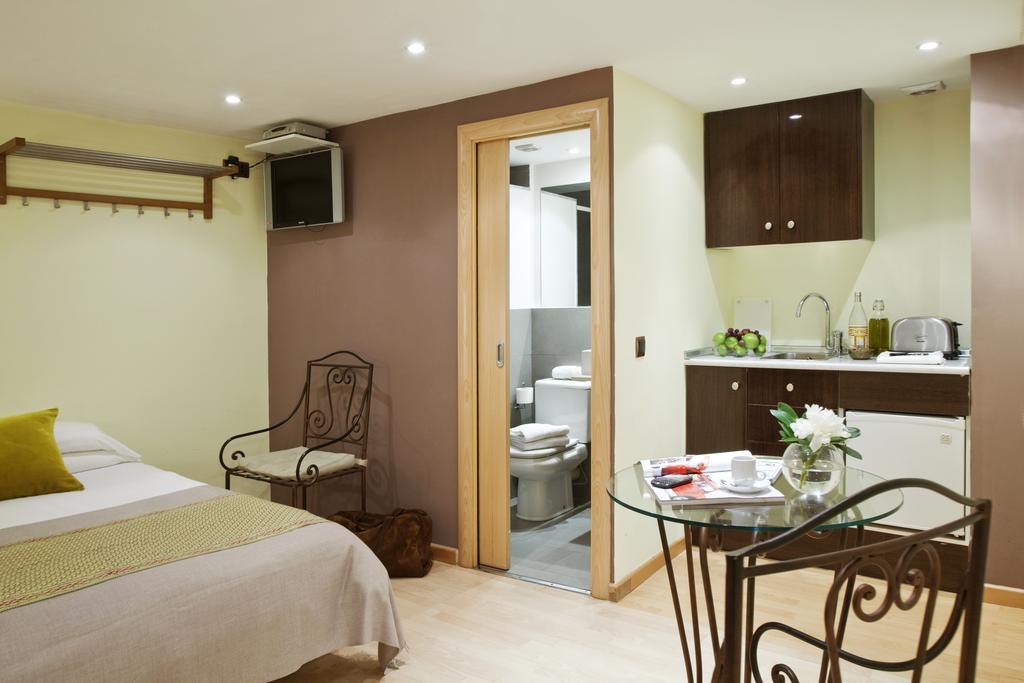 Ainb Las Ramblas-Colon Apartments Barcelona Buitenkant foto