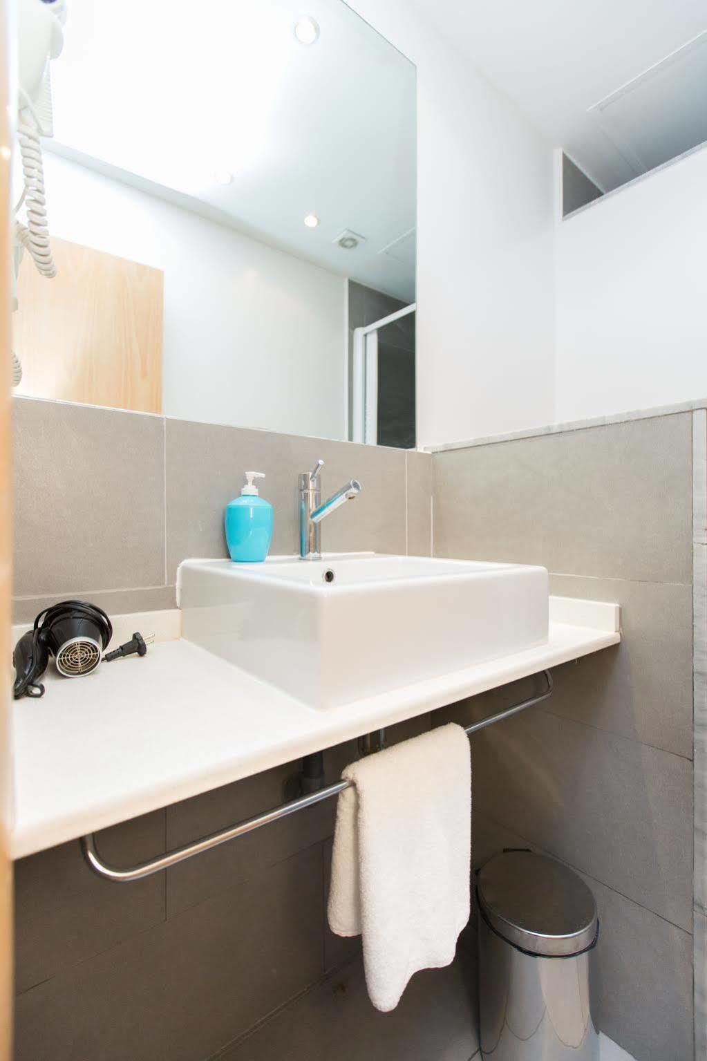 Ainb Las Ramblas-Colon Apartments Barcelona Buitenkant foto