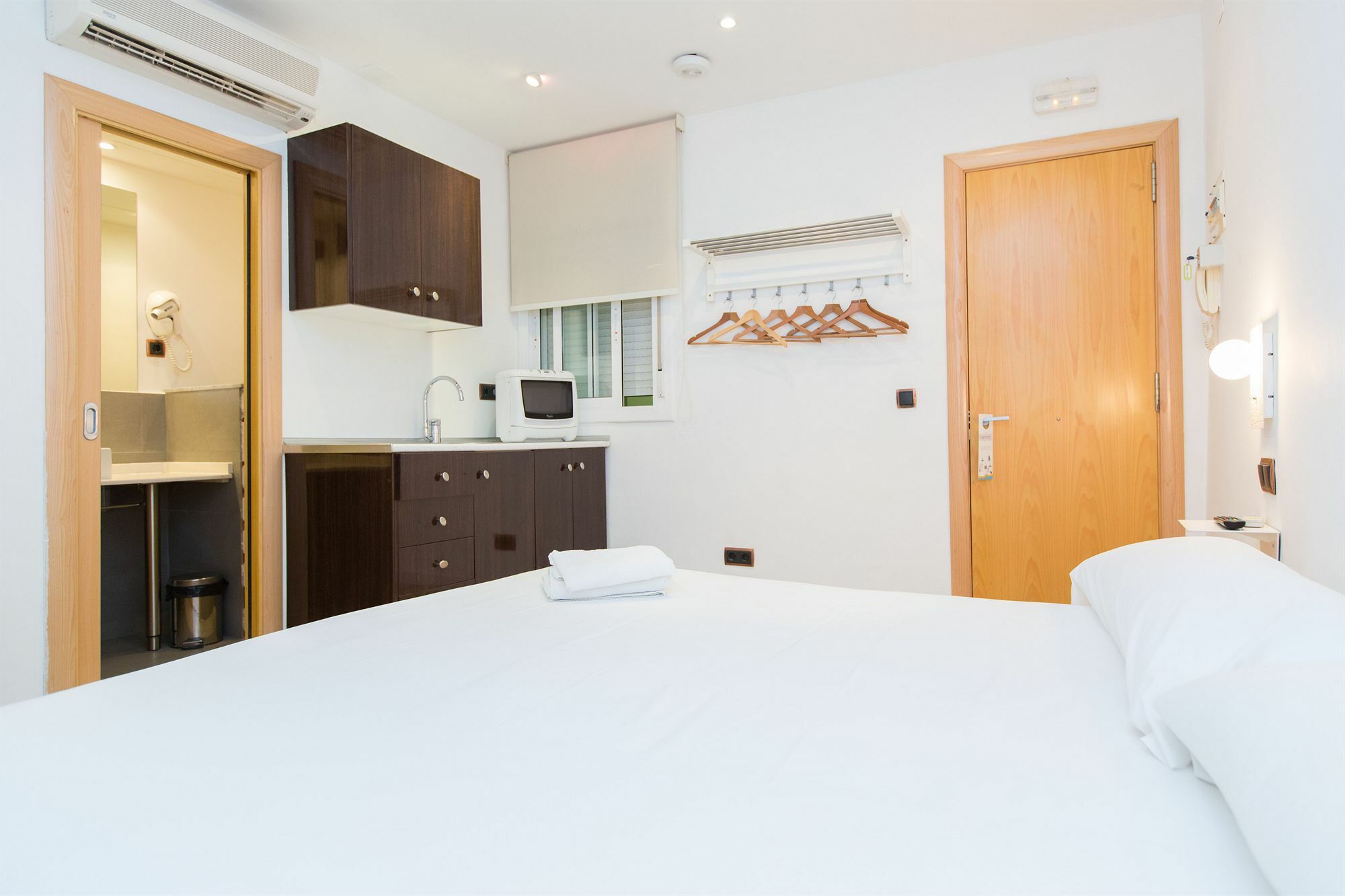 Ainb Las Ramblas-Colon Apartments Barcelona Buitenkant foto