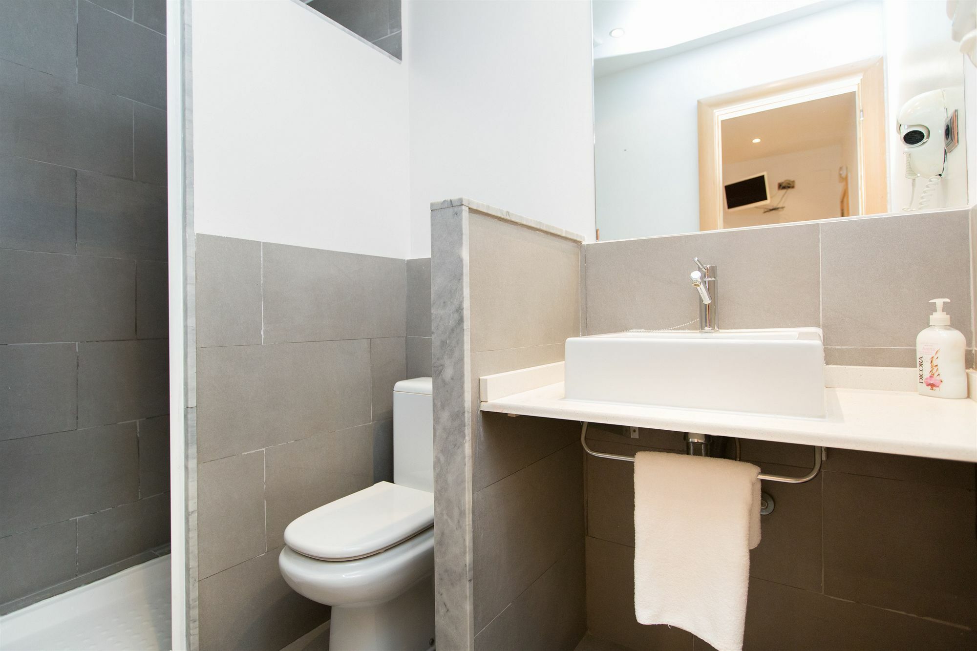 Ainb Las Ramblas-Colon Apartments Barcelona Buitenkant foto