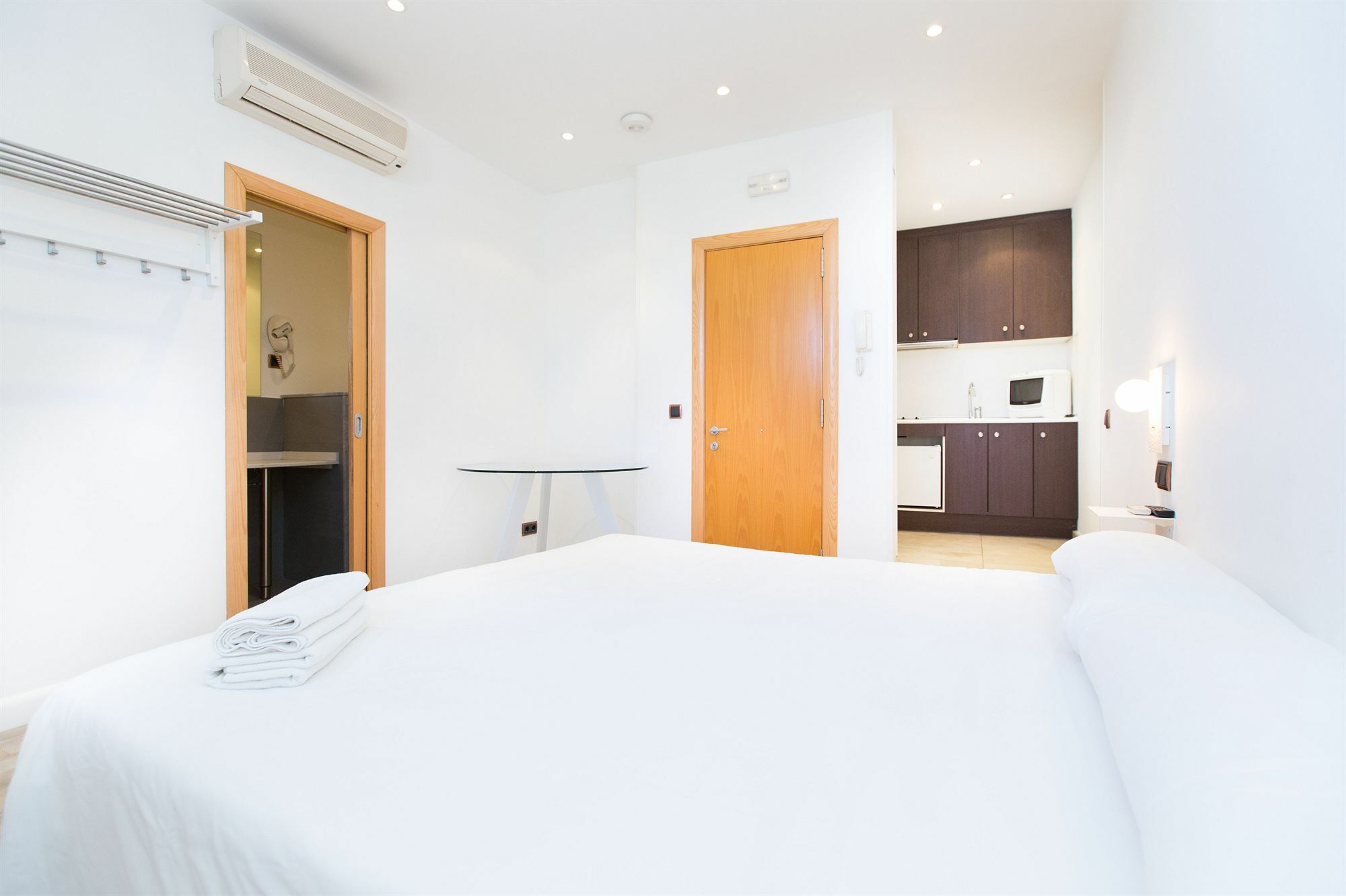 Ainb Las Ramblas-Colon Apartments Barcelona Buitenkant foto