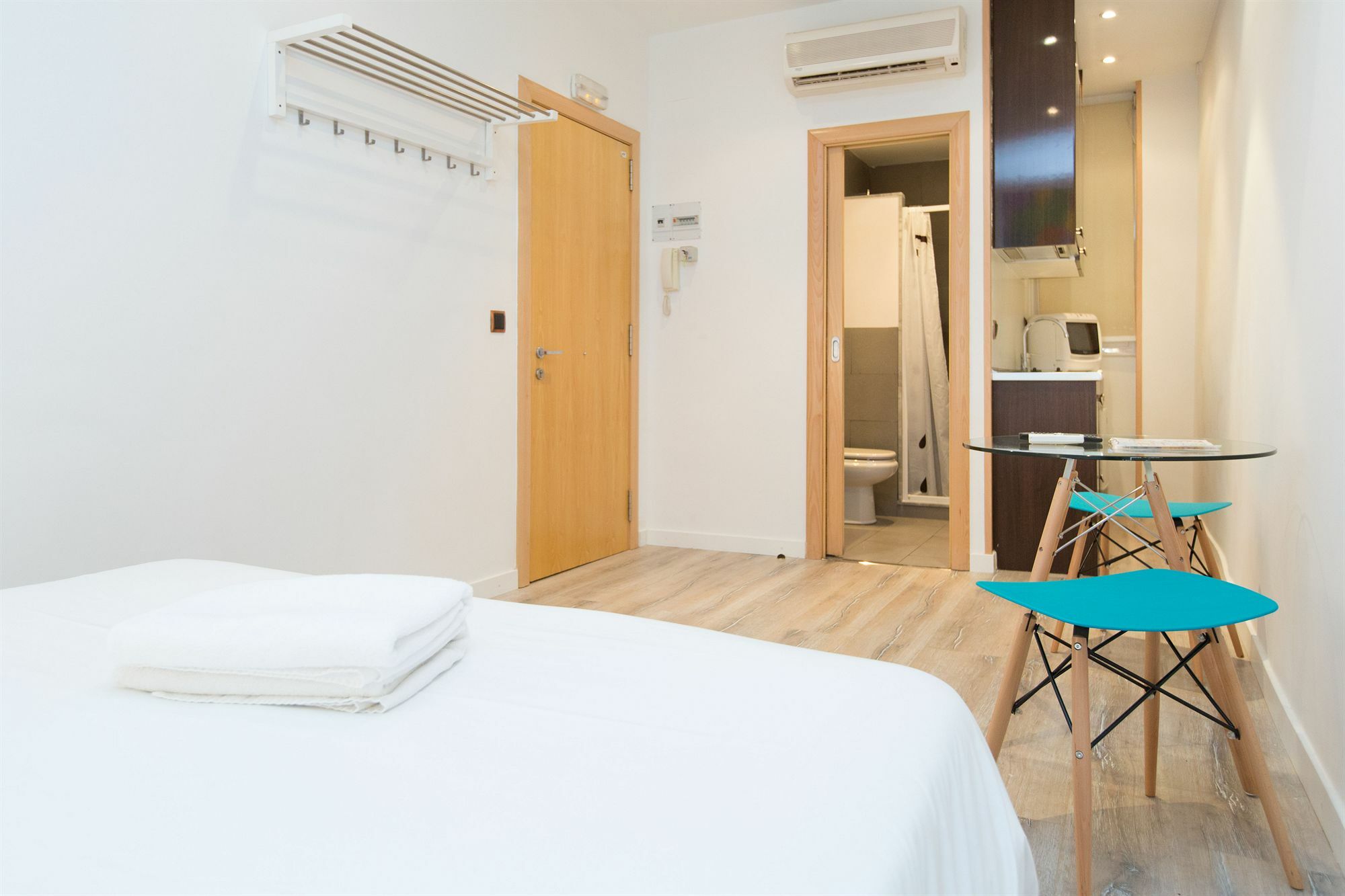 Ainb Las Ramblas-Colon Apartments Barcelona Buitenkant foto
