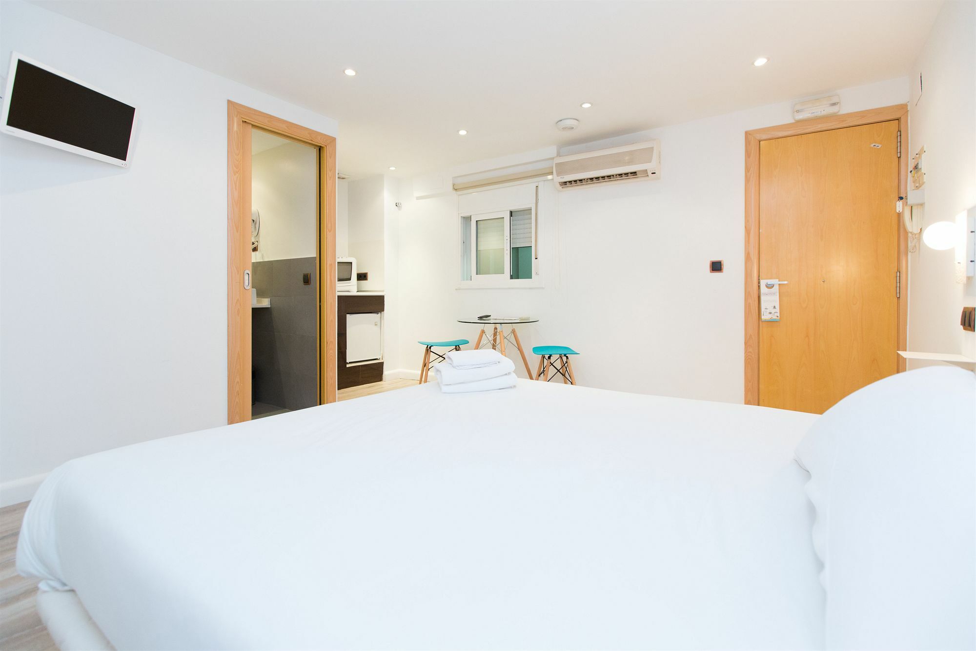 Ainb Las Ramblas-Colon Apartments Barcelona Buitenkant foto